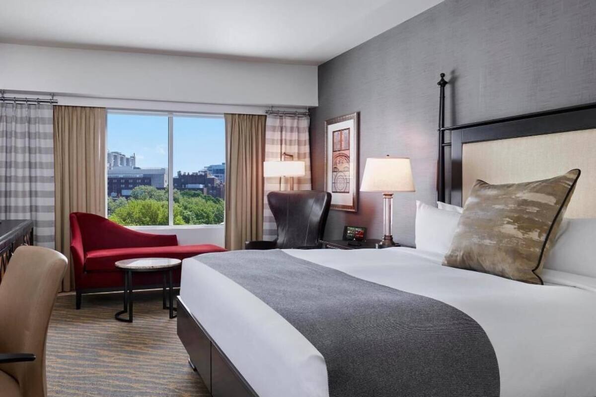 Egyptian cotton sheets, premium bedding, down comforters, pillowtop beds