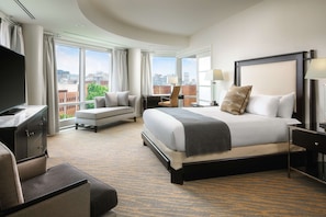 Studio Suite, 1 King Bed, Corner | Egyptian cotton sheets, premium bedding, down comforters, pillowtop beds