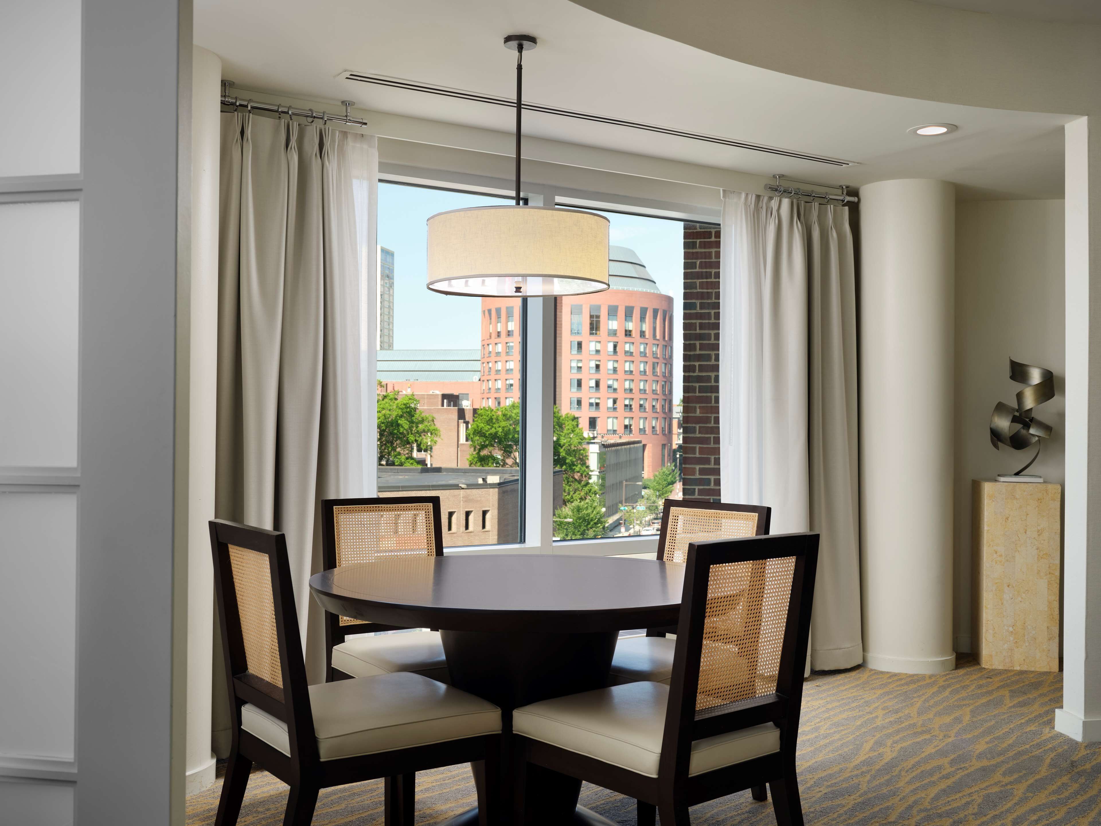 Studio Suite, 1 King Bed, Corner | Living area