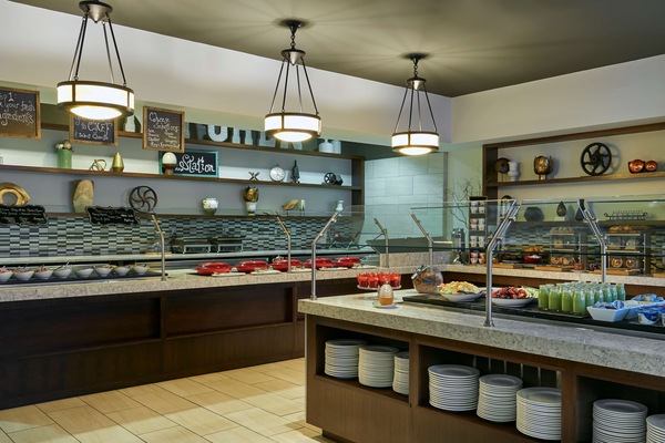 2 restaurants; breakfast, lunch, dinner, and brunch served