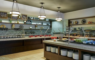 2 restaurants; breakfast, lunch, dinner, and brunch served