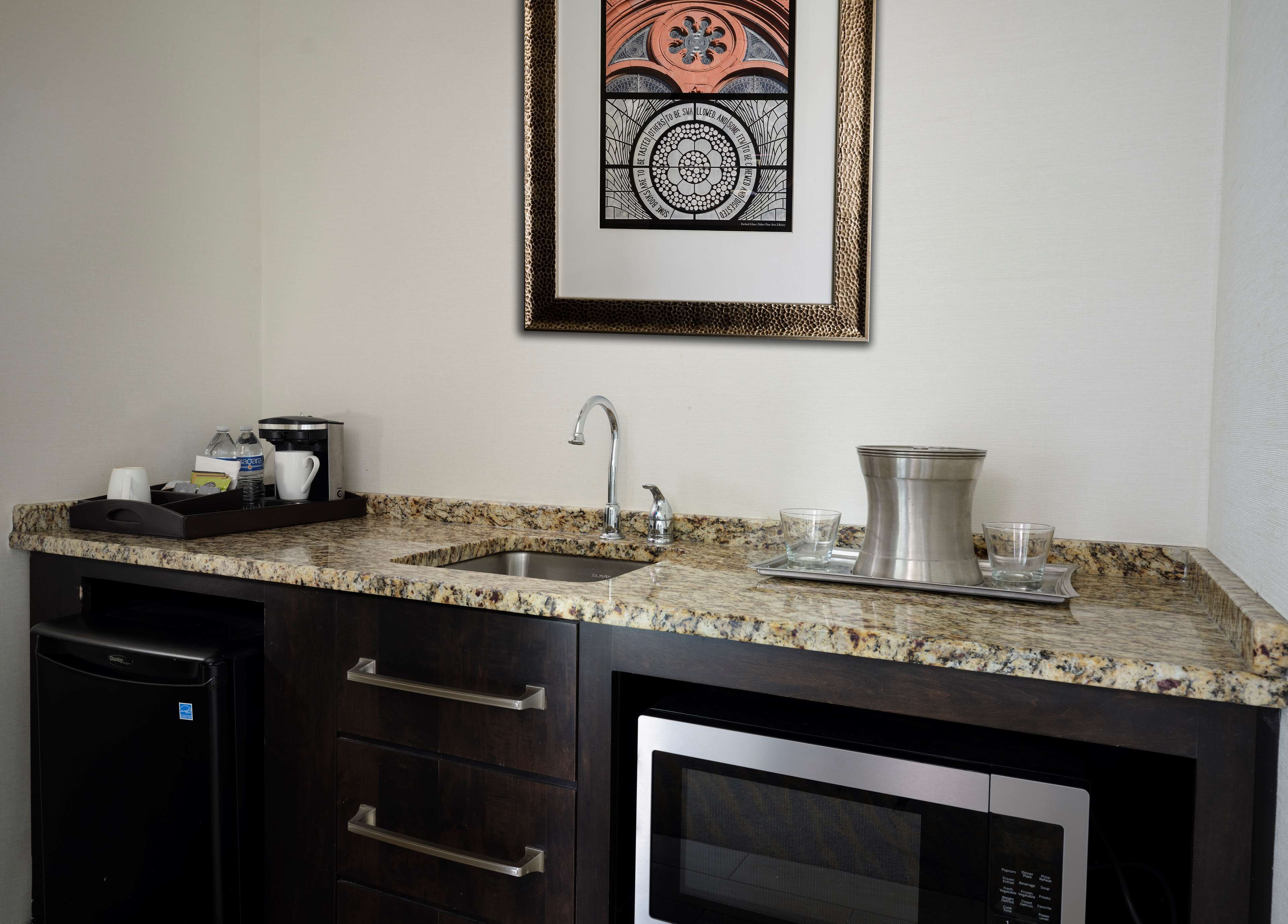 1 bedroom, egyptian cotton sheets, premium bedding, down duvets