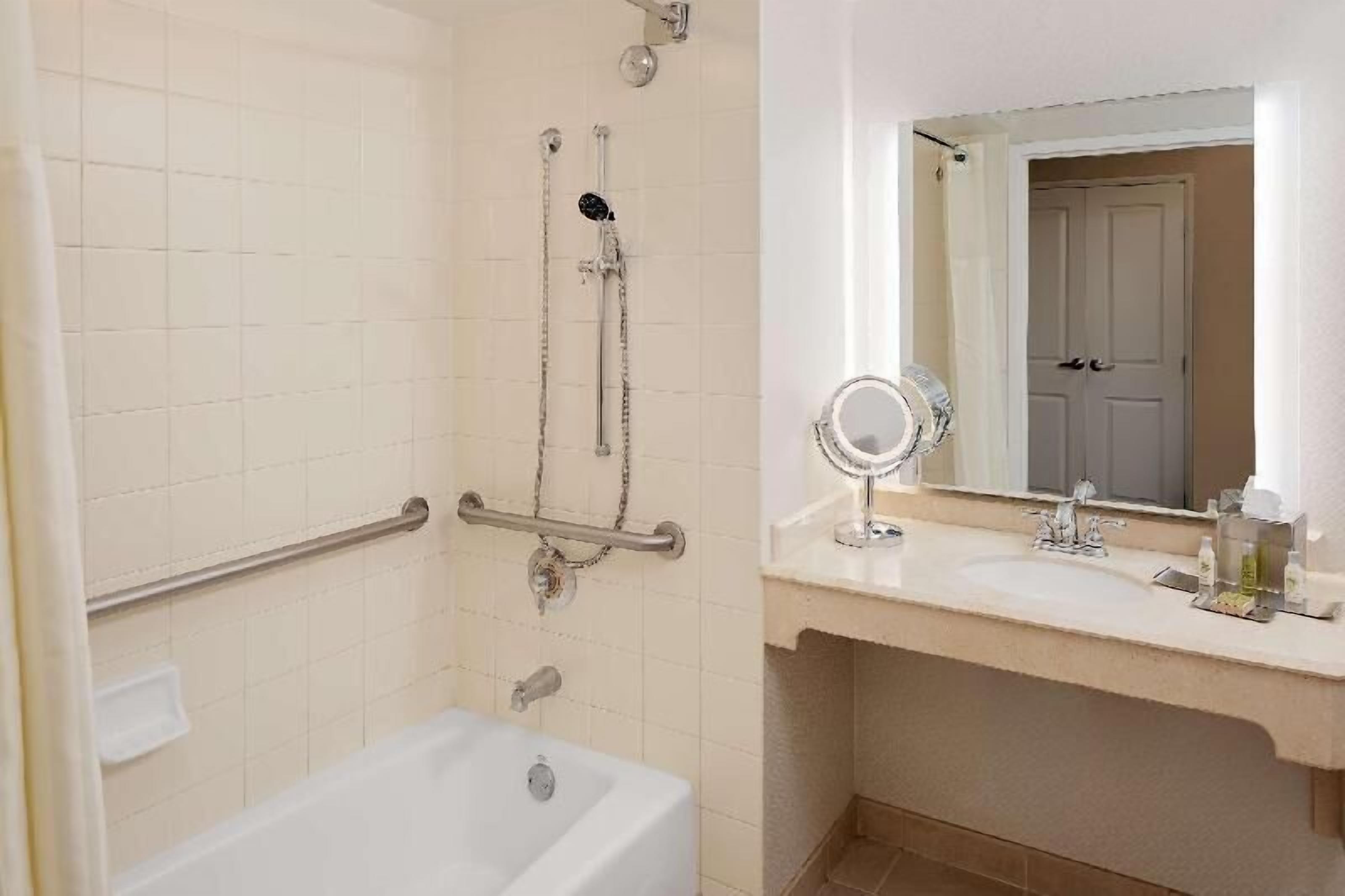 Bathroom | Free toiletries, hair dryer, towels, soap