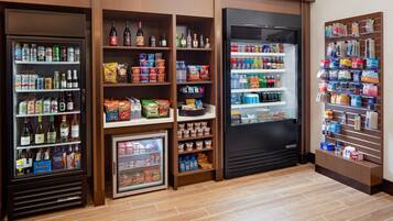 Se sirven desayunos, almuerzos, cenas y cocina americana