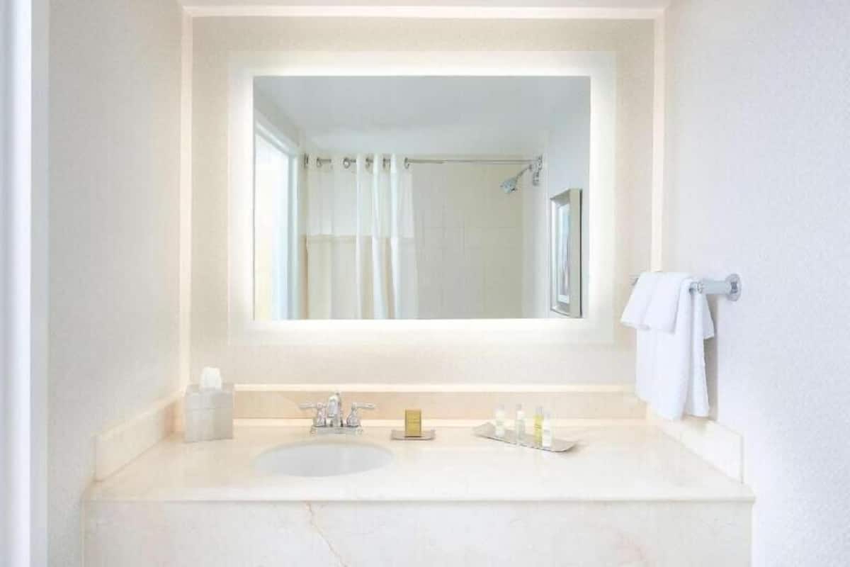 Bathroom | Free toiletries, hair dryer, towels, soap