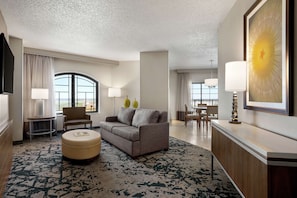 Premium bedding, in-room safe, desk, laptop workspace