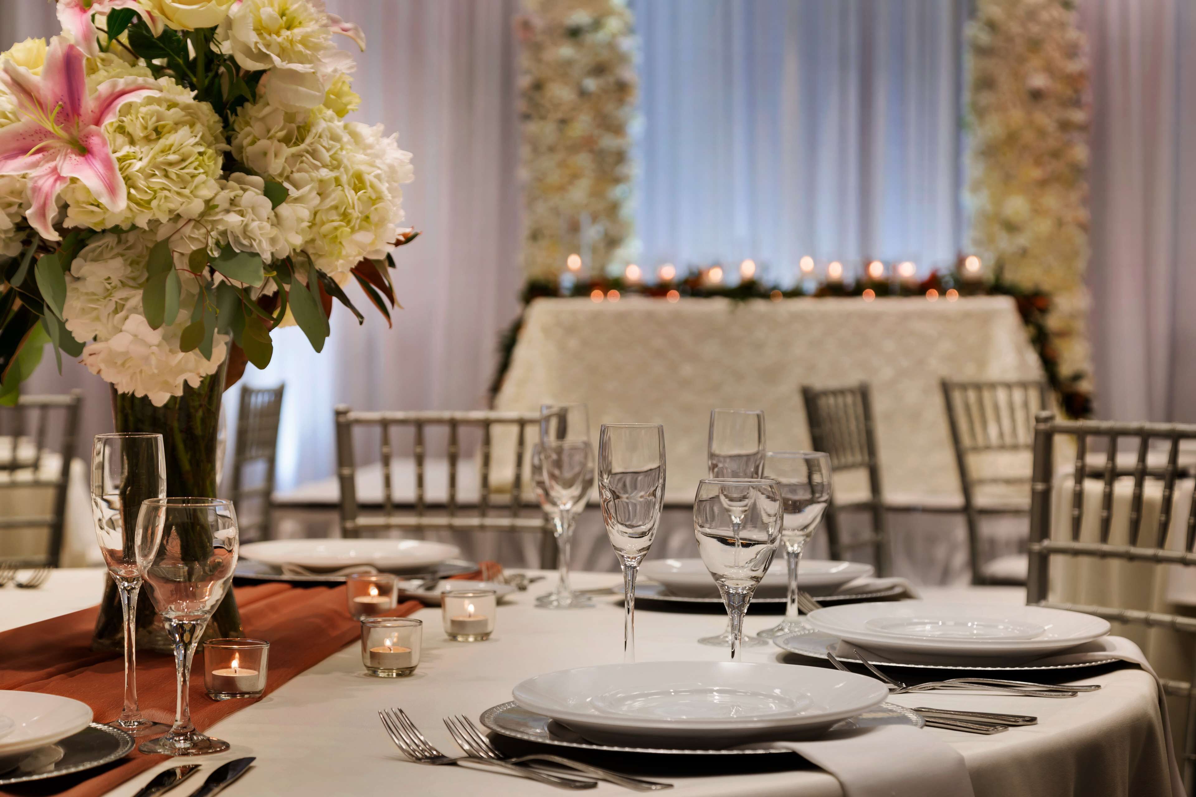 Photo - Embassy Suites Dallas - DFW Airport North