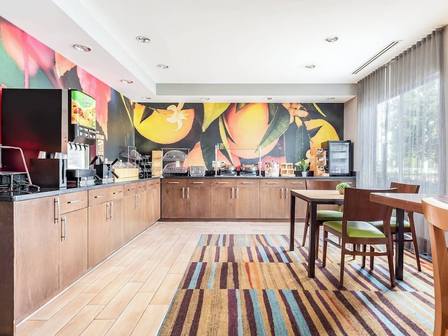 Free daily continental breakfast