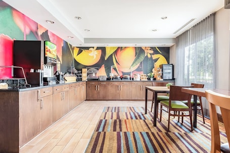 Free daily continental breakfast