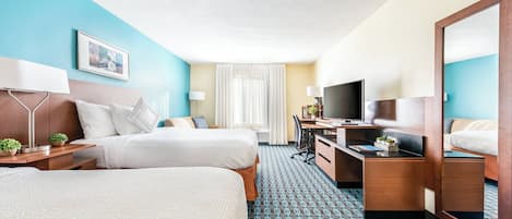 Premium bedding, desk, iron/ironing board, free cots/infant beds