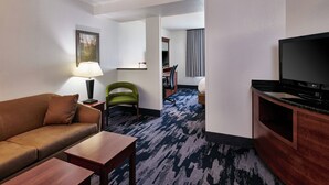 Suite, 1 Tempat Tidur King dengan tempat tidur Sofa | Seprai premium, meja kerja, dan ruang kerja ramah laptop