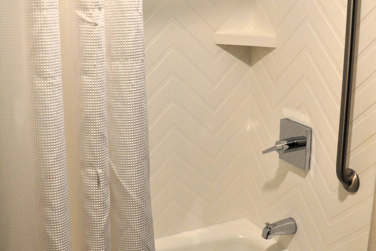 combined shower/bathtub, free toiletries, hair dryer, towels