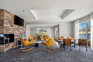 Lobby sitting area - Spark by Hilton Macon North (Macon)