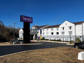 Front of property - Spark by Hilton Macon North (Macon)