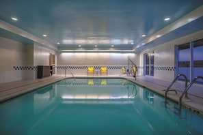 Indoor pool, sun loungers