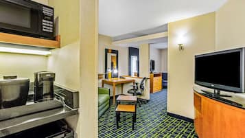 Suite, 1 cama King size, para no fumadores | Cortinas blackout, tabla de planchar con plancha y cunas gratuitas