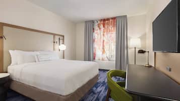 Premium bedding, desk, iron/ironing board, free cots/infant beds