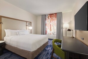 A hotel room with a bed, a desk, a chair, and a TV. - Fairfield Inn by Marriott Tracy (Tracy)