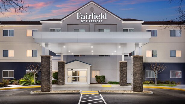 A Fairfield by Marriott hotel with a modern facade, a covered entrance, and a landscaped front yard. - Fairfield Inn by Marriott Tracy (Tracy)