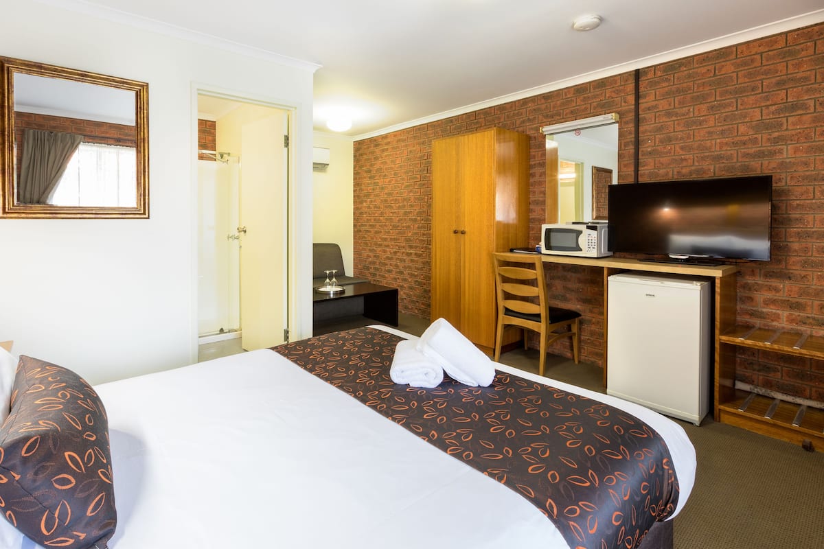 Masa, güneşlik/perde, ütü/ütü masası, ücretsiz kablosuz İnternet