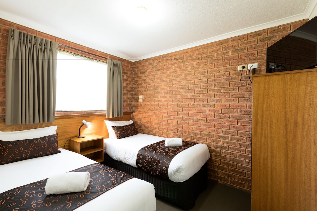 Standard Süit, 2 Yatak Odası, Sigara İçilmez (Suite) | Masa, güneşlik/perde, ütü/ütü masası, ücretsiz kablosuz İnternet