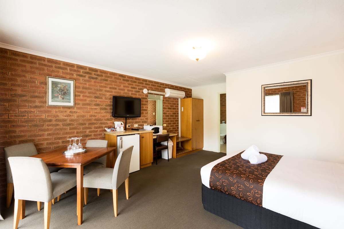 Standard Süit, 2 Yatak Odası, Sigara İçilmez (Suite) | Masa, güneşlik/perde, ütü/ütü masası, ücretsiz kablosuz İnternet