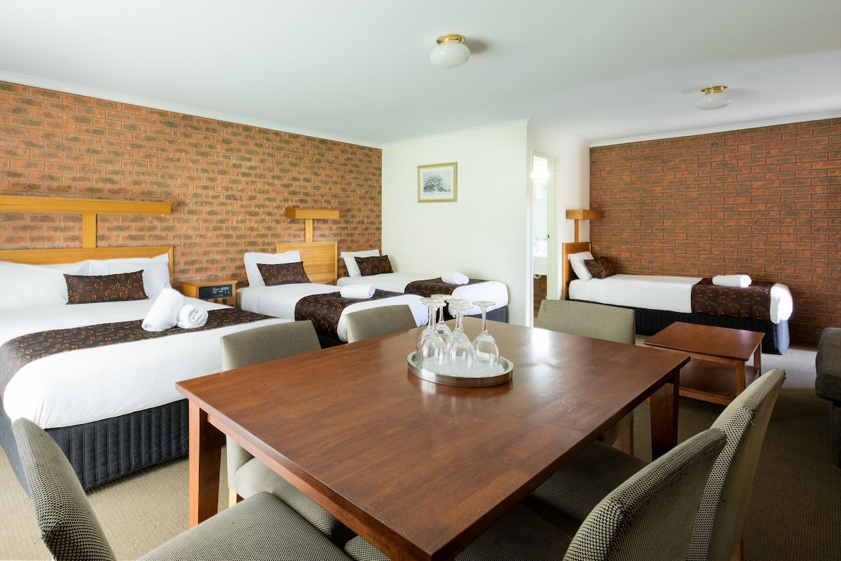 Family Ortak Ranzalı Oda, Sigara İçilmez (Family 7) | Masa, güneşlik/perde, ütü/ütü masası, ücretsiz kablosuz İnternet