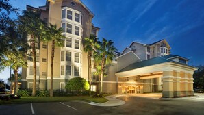 A multi-story hotel with a large entrance and a covered area.