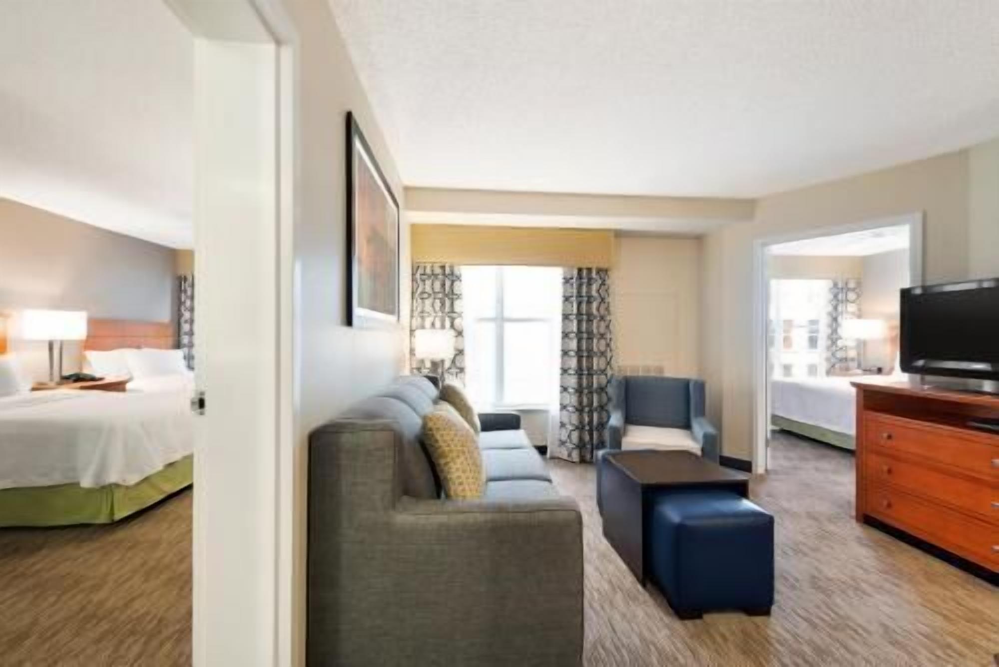 Literie de qualité supérieure, coffres-forts dans les chambres, bureau