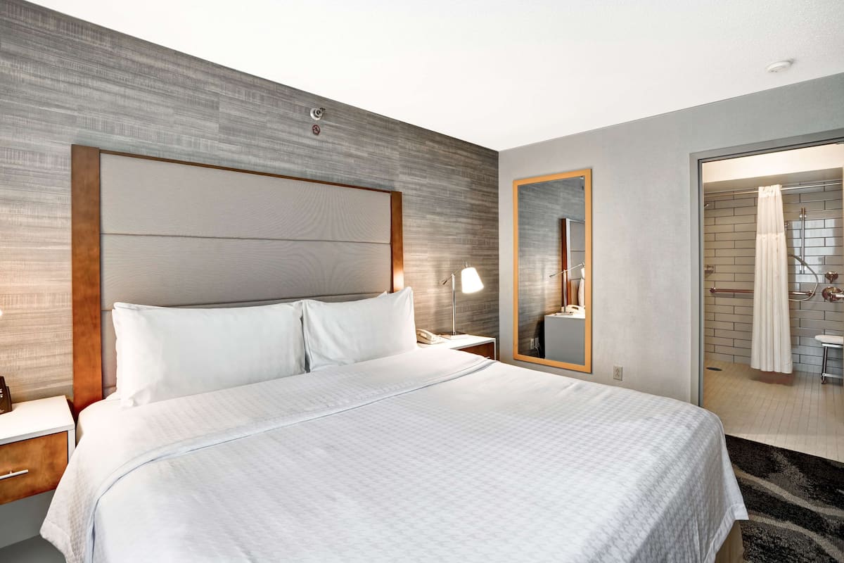 Ropa de cama hipoalergénica y tabla de planchar con plancha