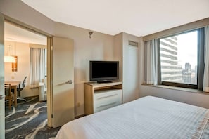 Hypo-allergenic bedding, iron/ironing board, free WiFi, bed sheets - Homewood Suites by Hilton Chicago-Downtown (Chicago)