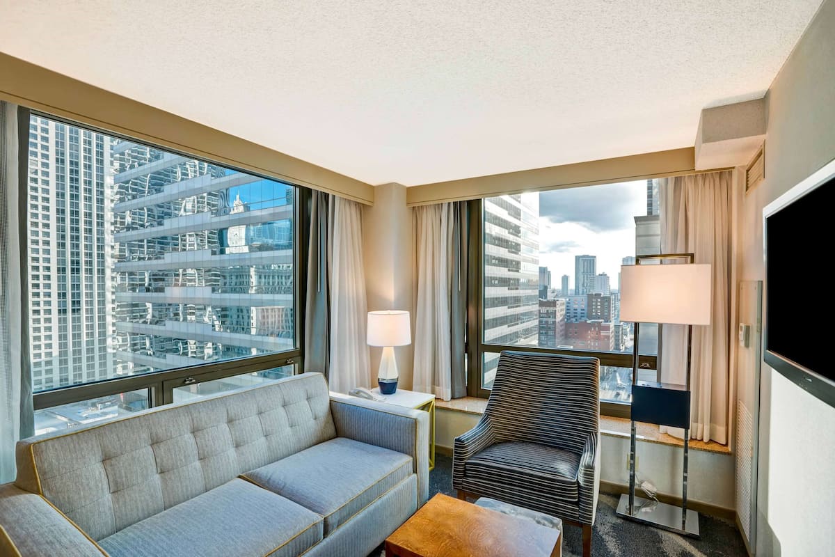 Suite, 1 King Bed with Sofa bed, City View, Corner | City view