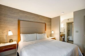 Hypo-allergenic bedding, iron/ironing board, free WiFi, bed sheets