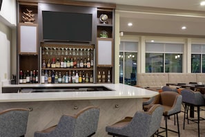 Bar (on property) - Hilton Garden Inn Minneapolis St. Paul-Shoreview (Shoreview)