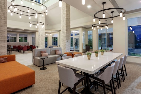 Lobby. Hilton Garden Inn Minneapolis St. Paul-Shoreview