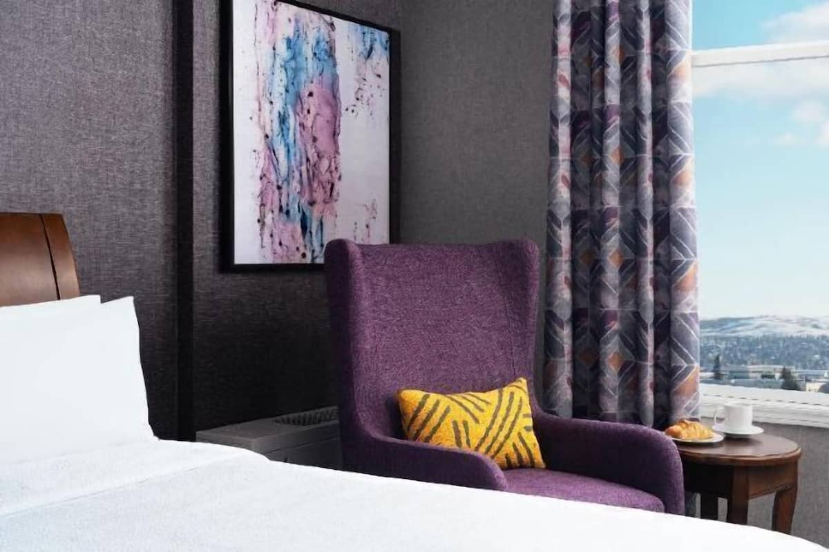 1 kamar tidur, seprai premium, selimut bulu angsa, dan meja kerja