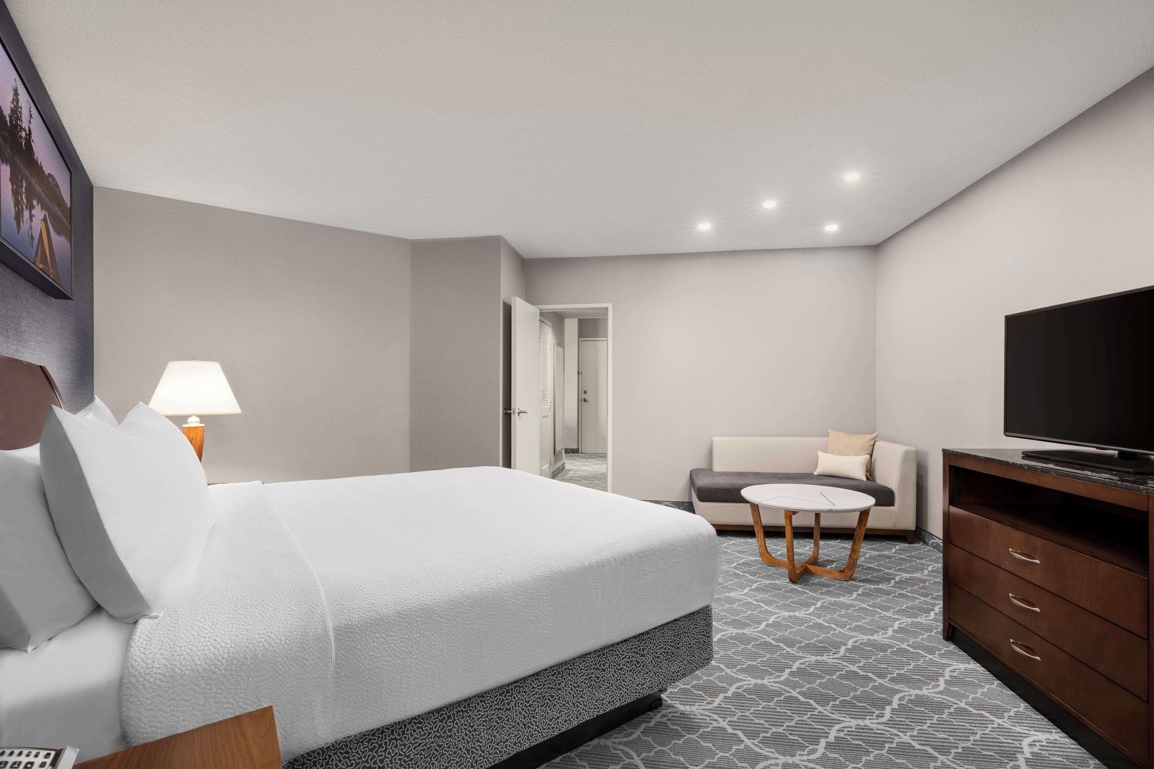 room | living area | 37-inch lcd tv with cable channels, tv, mp3 dock