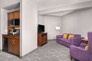 Room | Living area | 37-inch LCD TV with cable channels, TV, MP3 dock