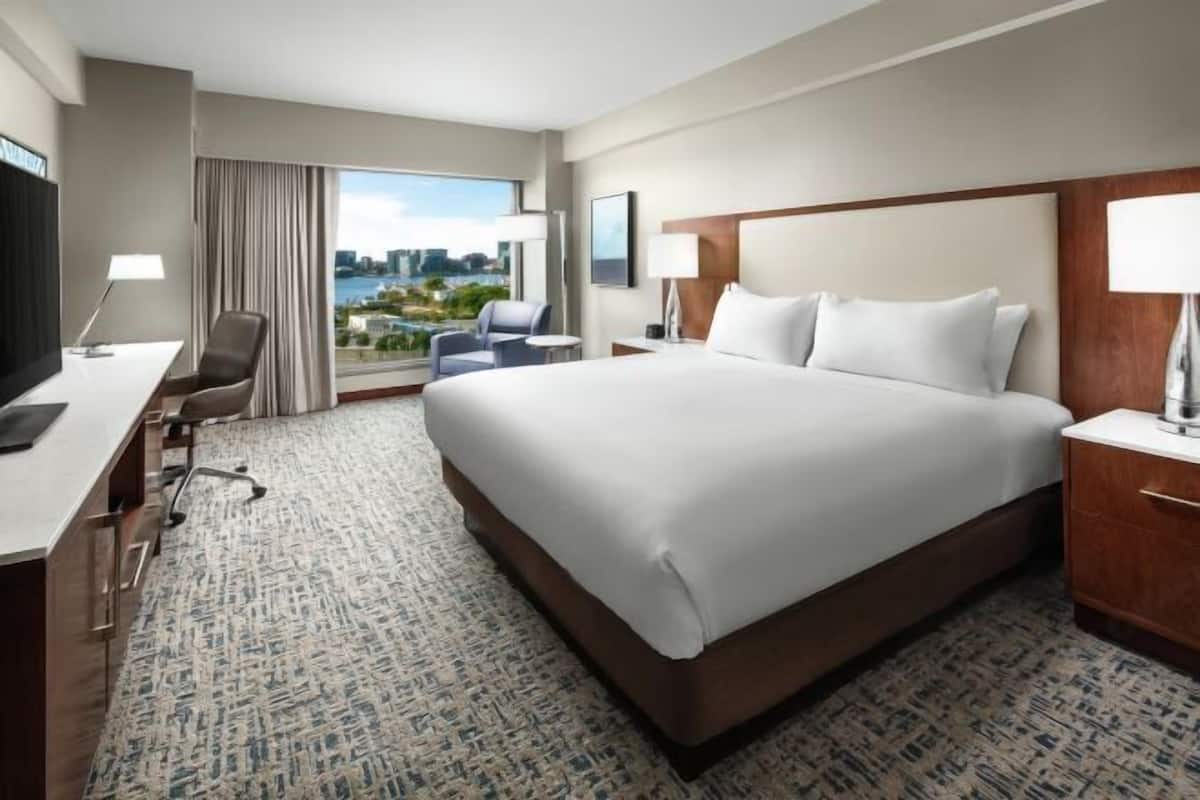 Hypo-allergenic bedding, in-room safe, desk, laptop workspace