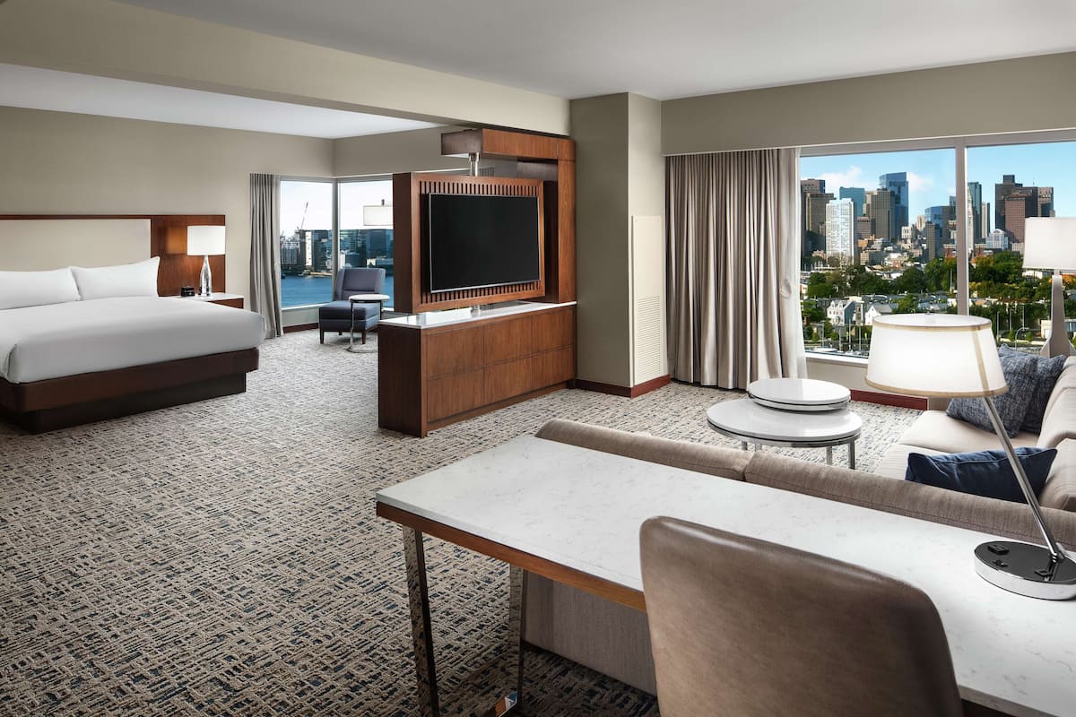 junior suite, 1 king bed | hypo-allergenic bedding, in-room safe, desk, laptop workspace