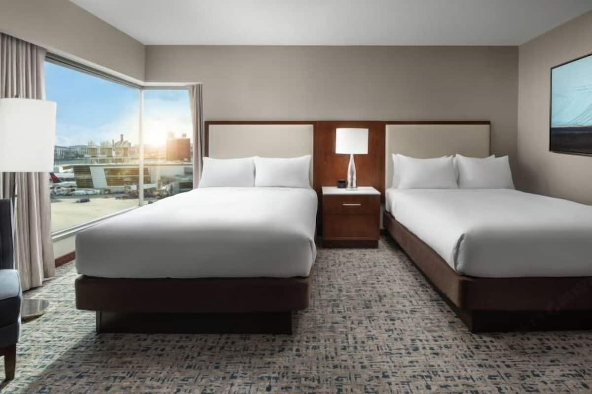 Hypo-allergenic bedding, in-room safe, desk, laptop workspace