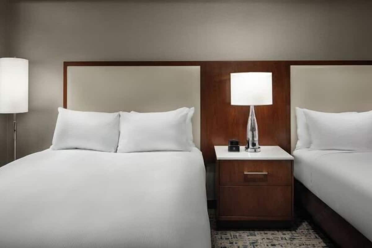 Hypo-allergenic bedding, in-room safe, desk, laptop workspace