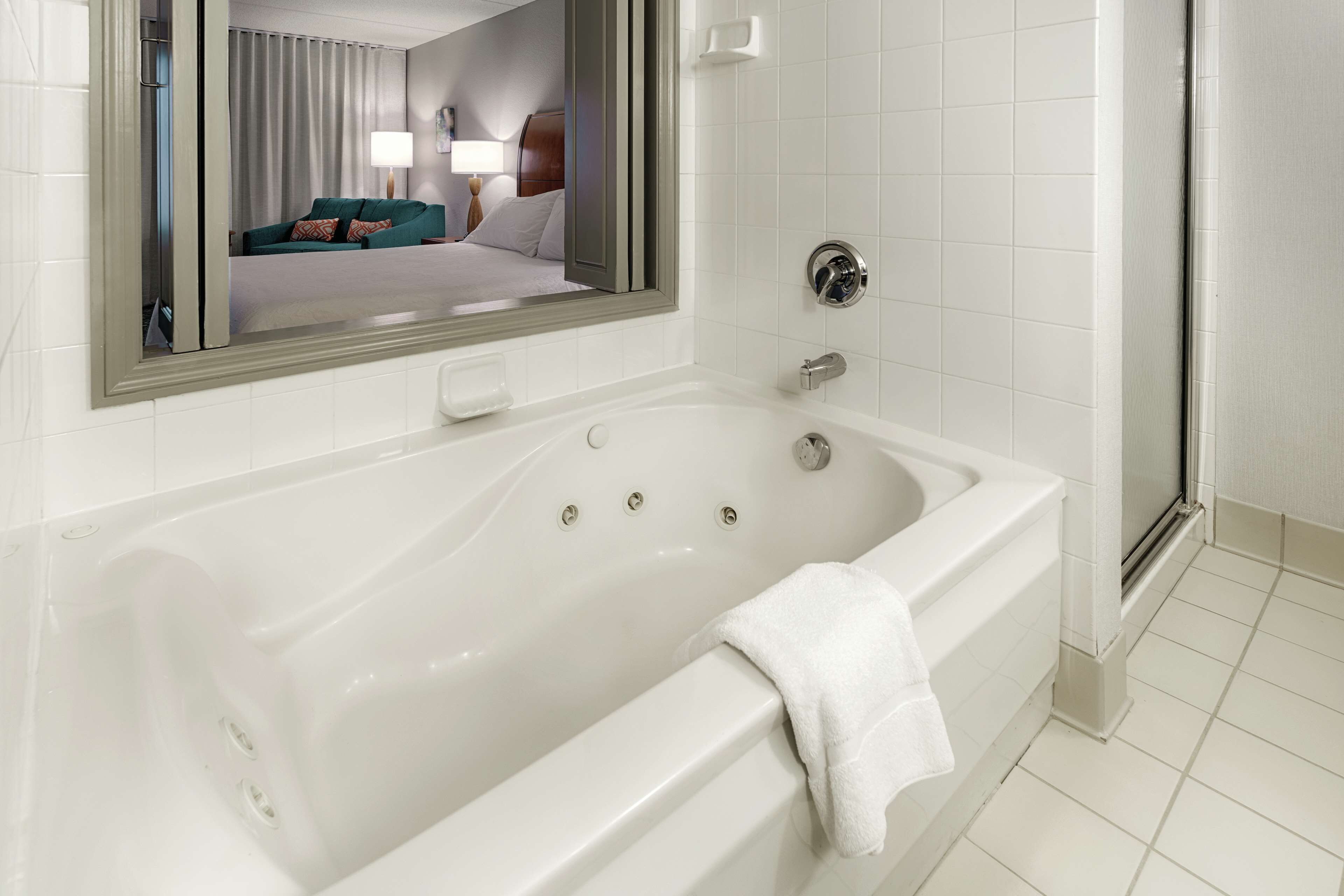 one king bed, non-smoking, with jetted tub | bathroom | combined shower/bathtub, free toiletries, hair dryer, towels
