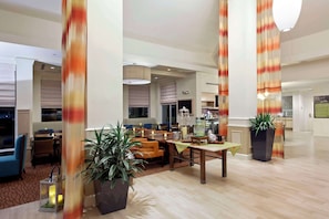 Lobby - Hilton Garden Inn Cleveland/Twinsburg (Twinsburg)