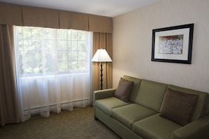 Suite, 1 Bedroom, Jetted Tub | Pillowtop beds, in-room safe, desk, blackout drapes