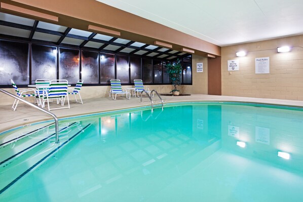 Indoor pool, pool loungers