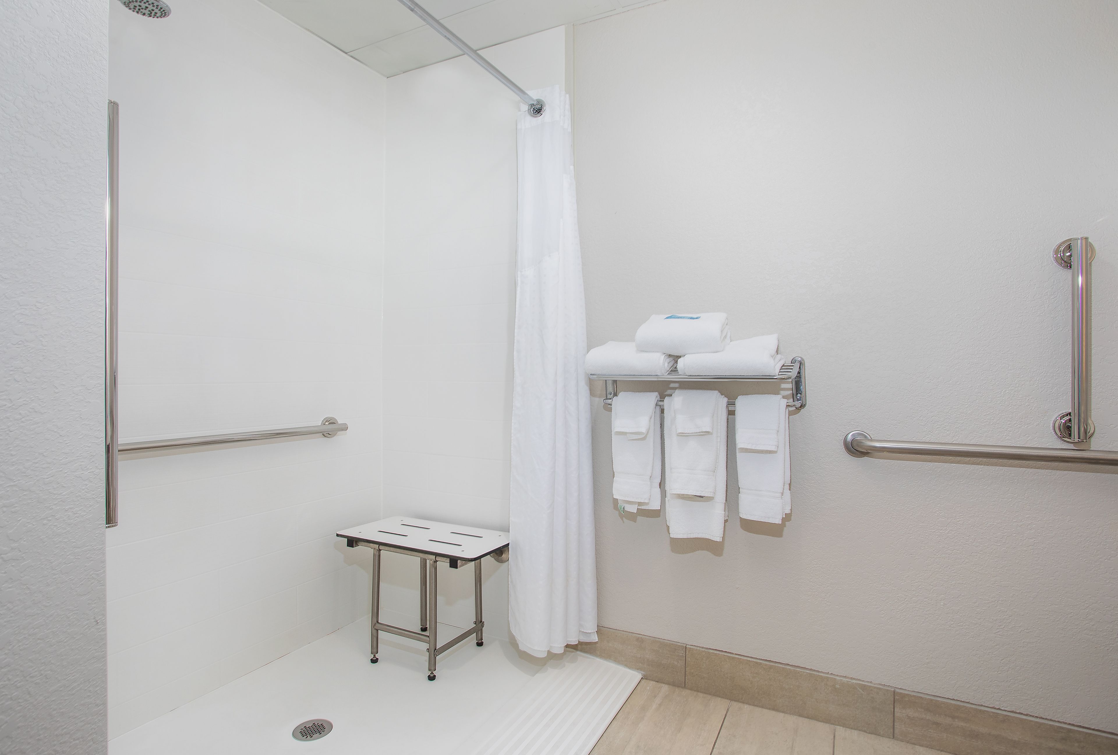 combined shower/bathtub, free toiletries, hair dryer, towels