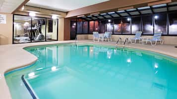 Indoor pool, sun loungers