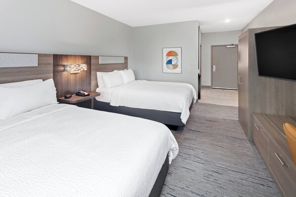 Standard Room, 2 Queen Beds | In-room safe, desk, laptop workspace, blackout drapes - Holiday Inn Express Cleveland Airport - Brookpark by IHG (Brook Park)