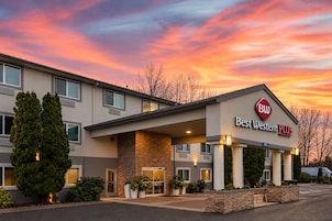 A Best Western Plus hotel with a stone facade, large windows, and a parking lot.